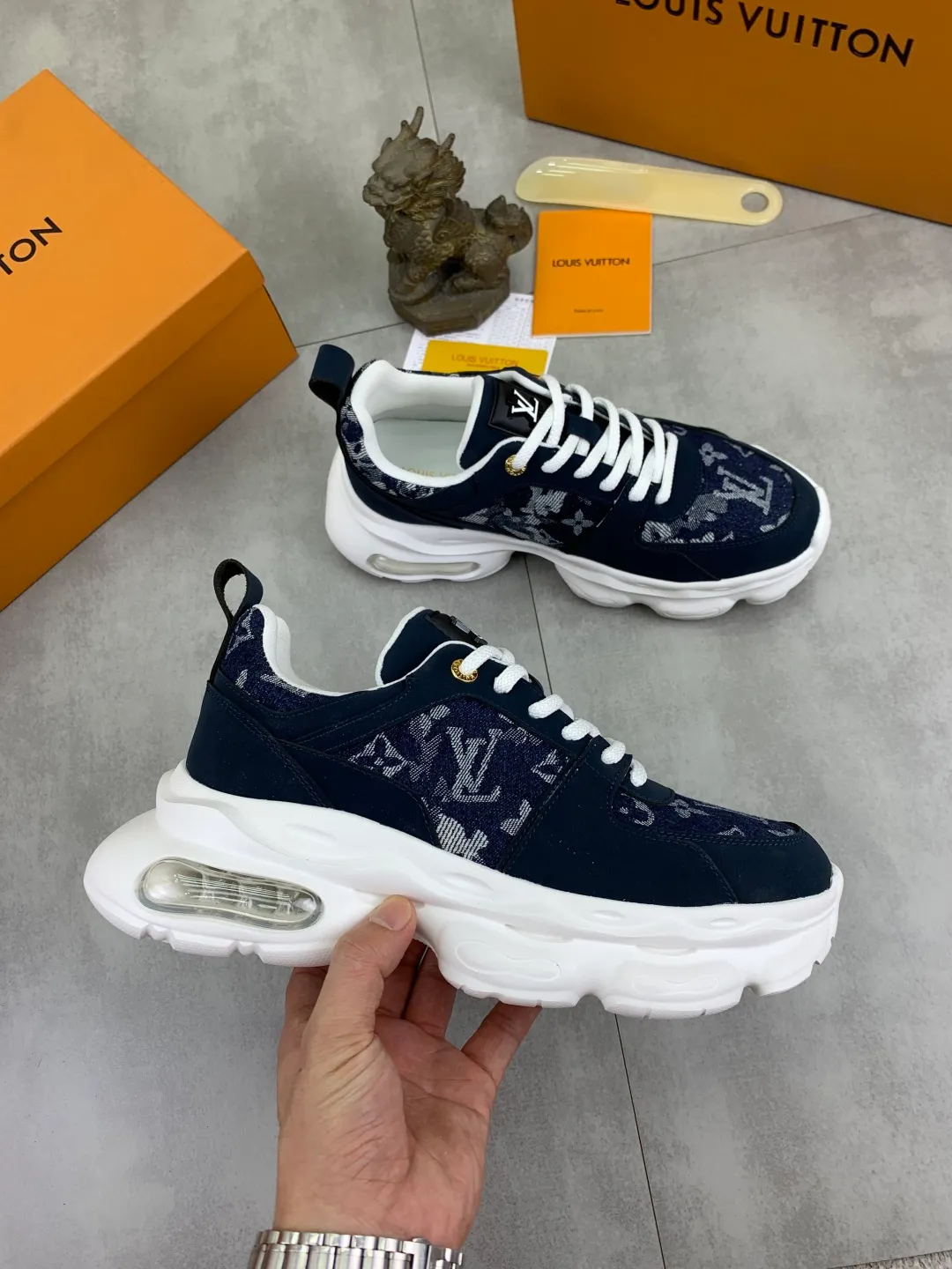 Men's men's shoes💰P440💰[New model]🆘[Louis Vuitton] LV official website latest model🎁casual and fashionable men's shoes👟hot style💥simple and elegant style, exclusive for trendy men. Unique official website latest brand elements👑original decoration, fashionable and generous, the fabric is made of original calfskin➕comfortable and breathable mesh lining➕pig skin lining ✅The official website specifies wear-resistant casual outsole, the classic model is taken in real life🎬Color: 5️⃣colors available😍Number of codes: 38-44 (45 46 customized)